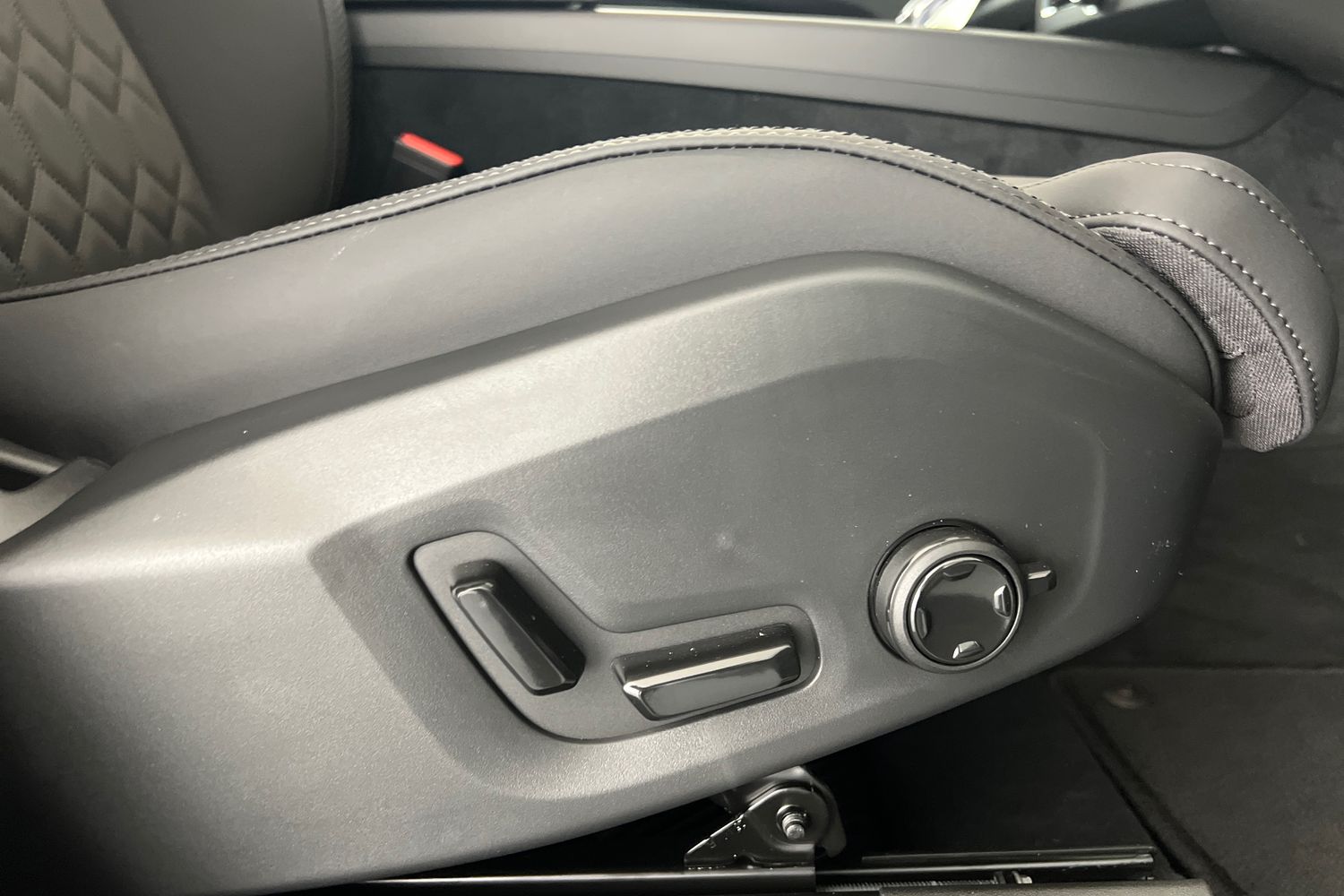 Used Volvo XC60 2025 for sale - 76344117: Photo 30