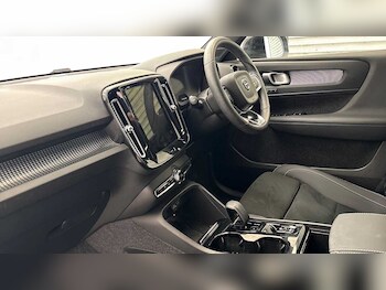 Used Volvo XC40 2024 for sale - 79252389: Photo