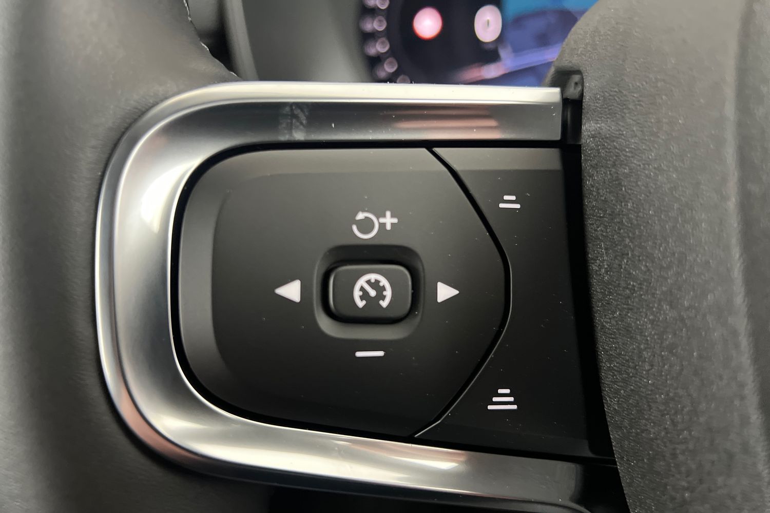 Used Volvo XC40 2025 for sale - 77035862: Photo 11