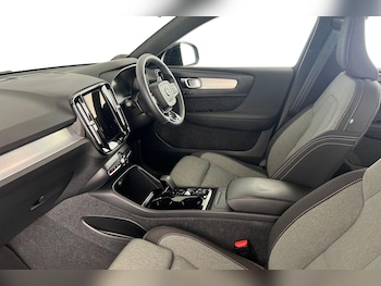 Used Volvo XC40 2023 for sale - 76146235: Photo
