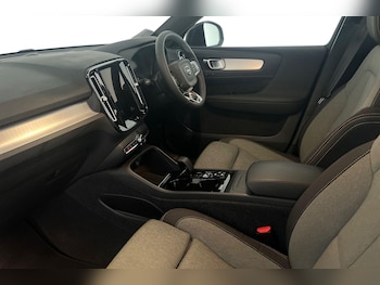 Used Volvo XC40 2023 for sale - 76130465: Photo 2