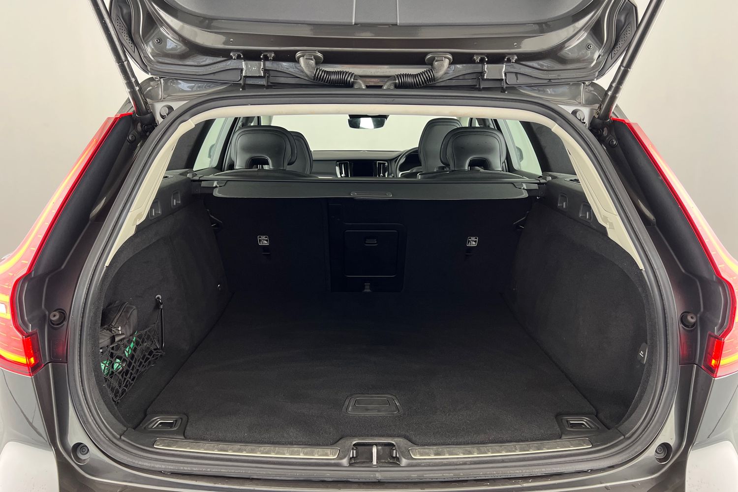 Used Volvo V60 2021 for sale - 76796328: Photo 8