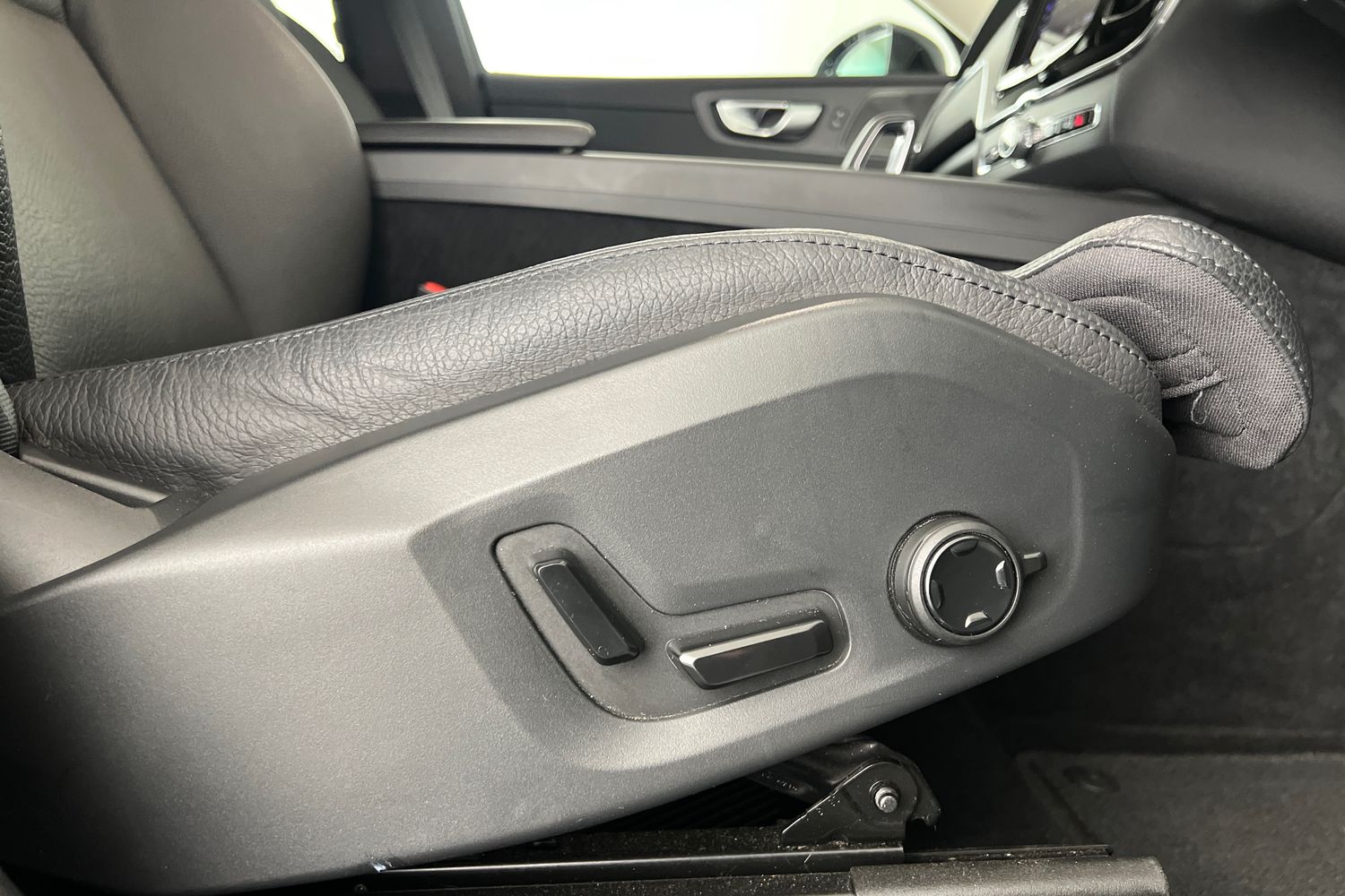 Used Volvo XC60 2023 for sale - 76568101: Photo 31