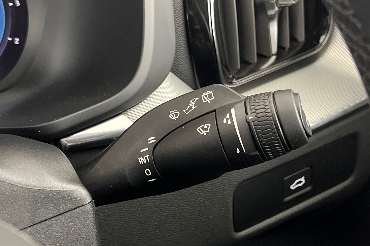 Used Volvo XC60 2023 for sale - 76568101: Photo 36