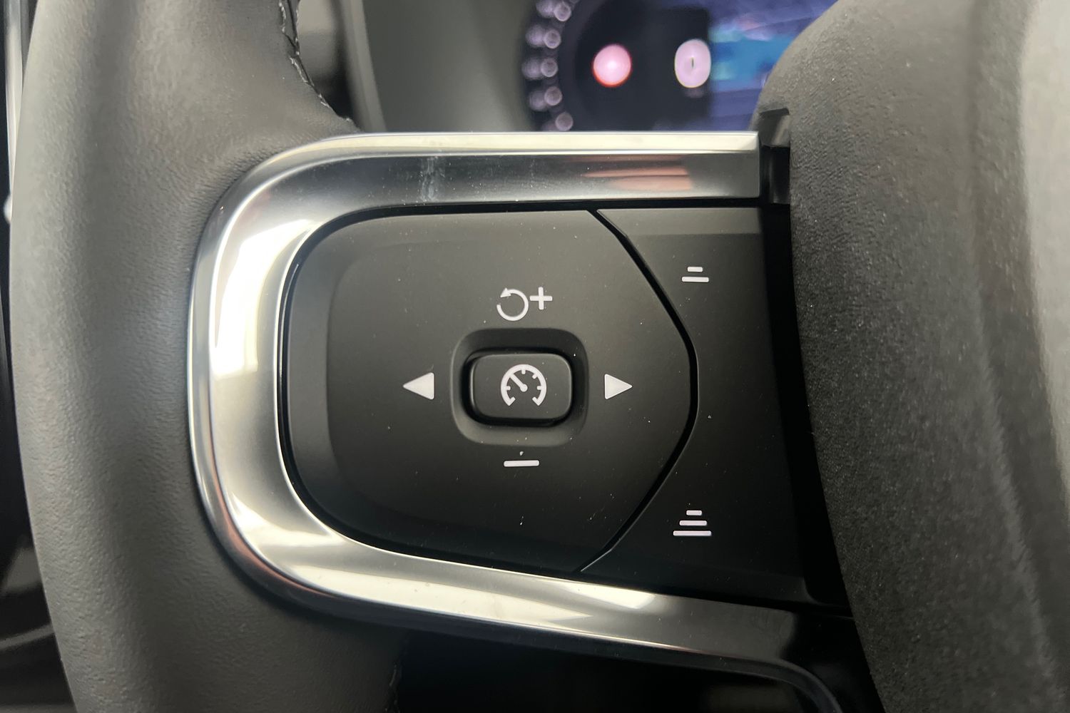 Used Volvo XC40 2025 for sale - 76614938: Photo 11