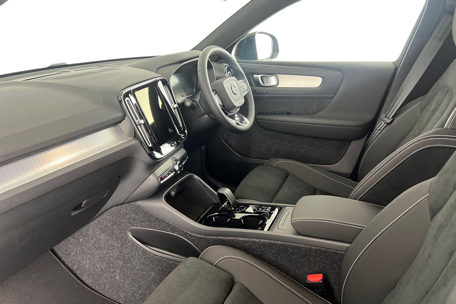 Used Volvo XC40 2025 for sale - 76614938: Photo 2