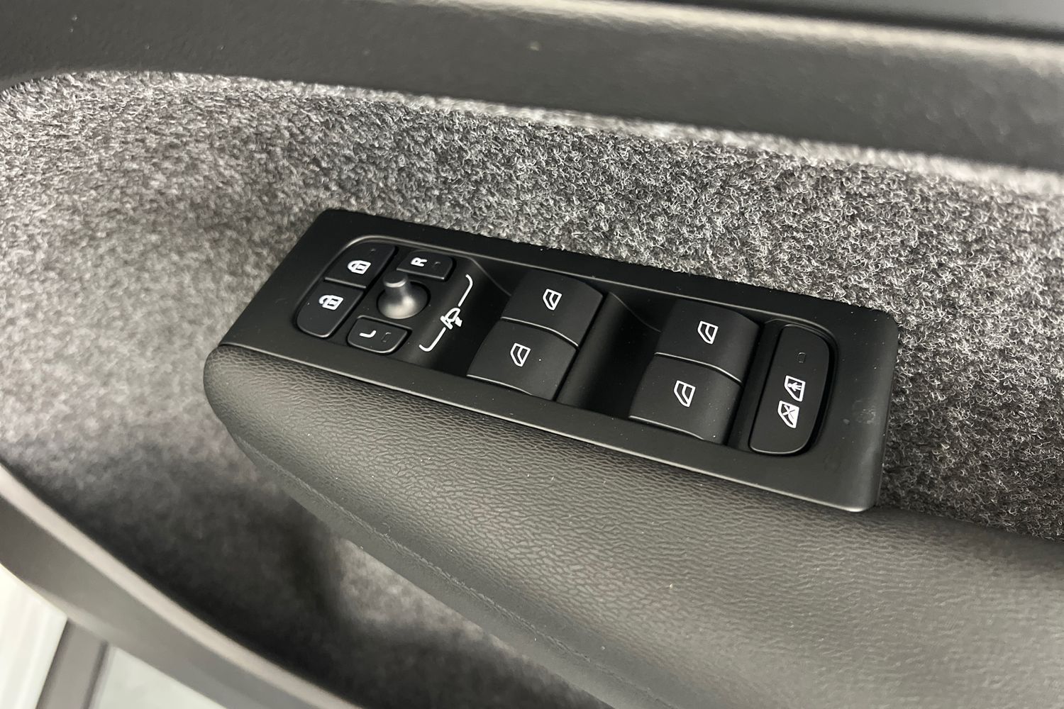 Used Volvo XC40 2025 for sale - 76614938: Photo 30