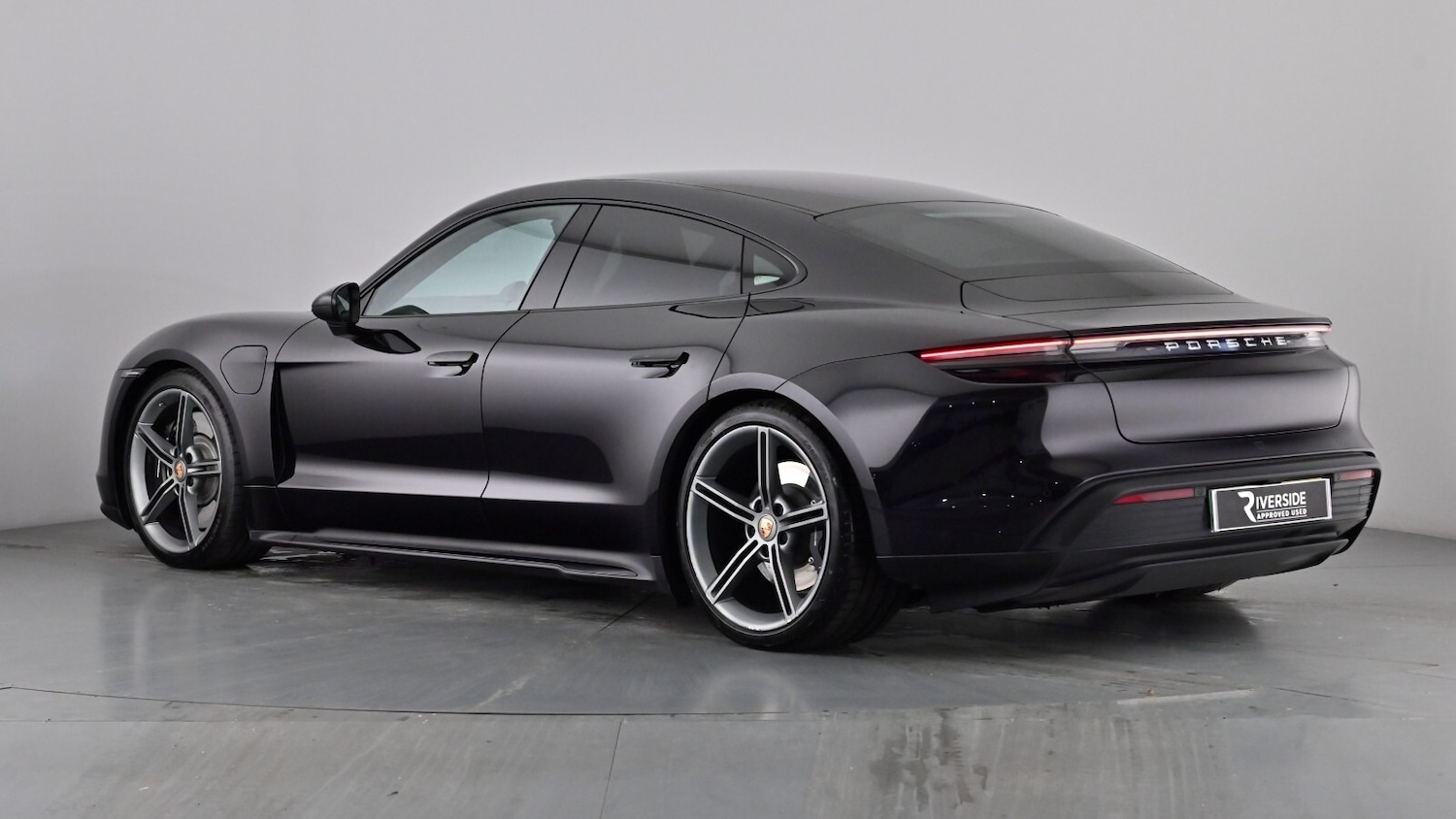 Used Porsche Taycan 2021 for sale - 78179780: Photo 2