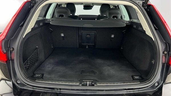 Used Volvo V60 2021 for sale - 76276512: Photo 6