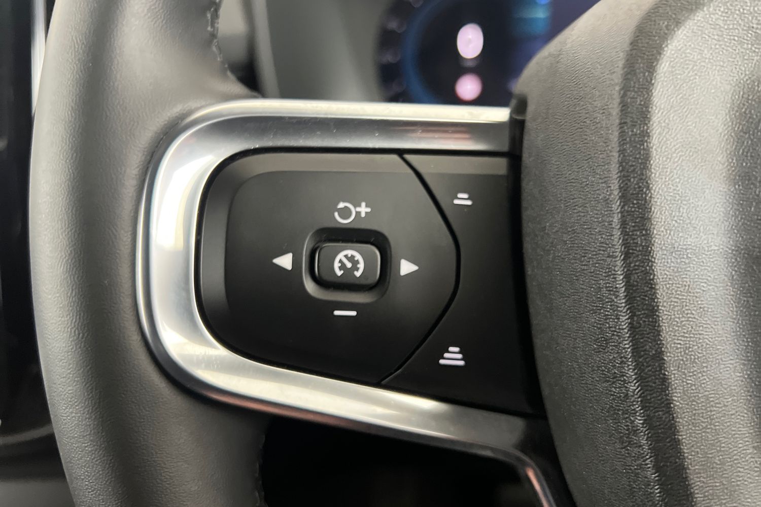 Used Volvo XC40 2025 for sale - 76652347: Photo 11