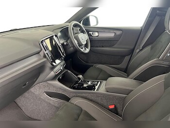 Used Volvo XC40 2025 for sale - 76652347: Photo