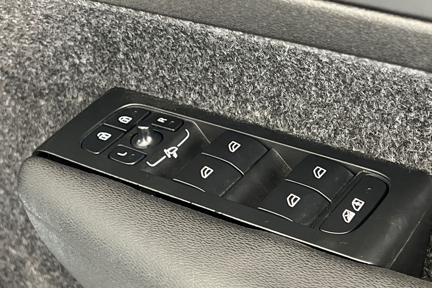 Used Volvo XC40 2025 for sale - 76652347: Photo 30