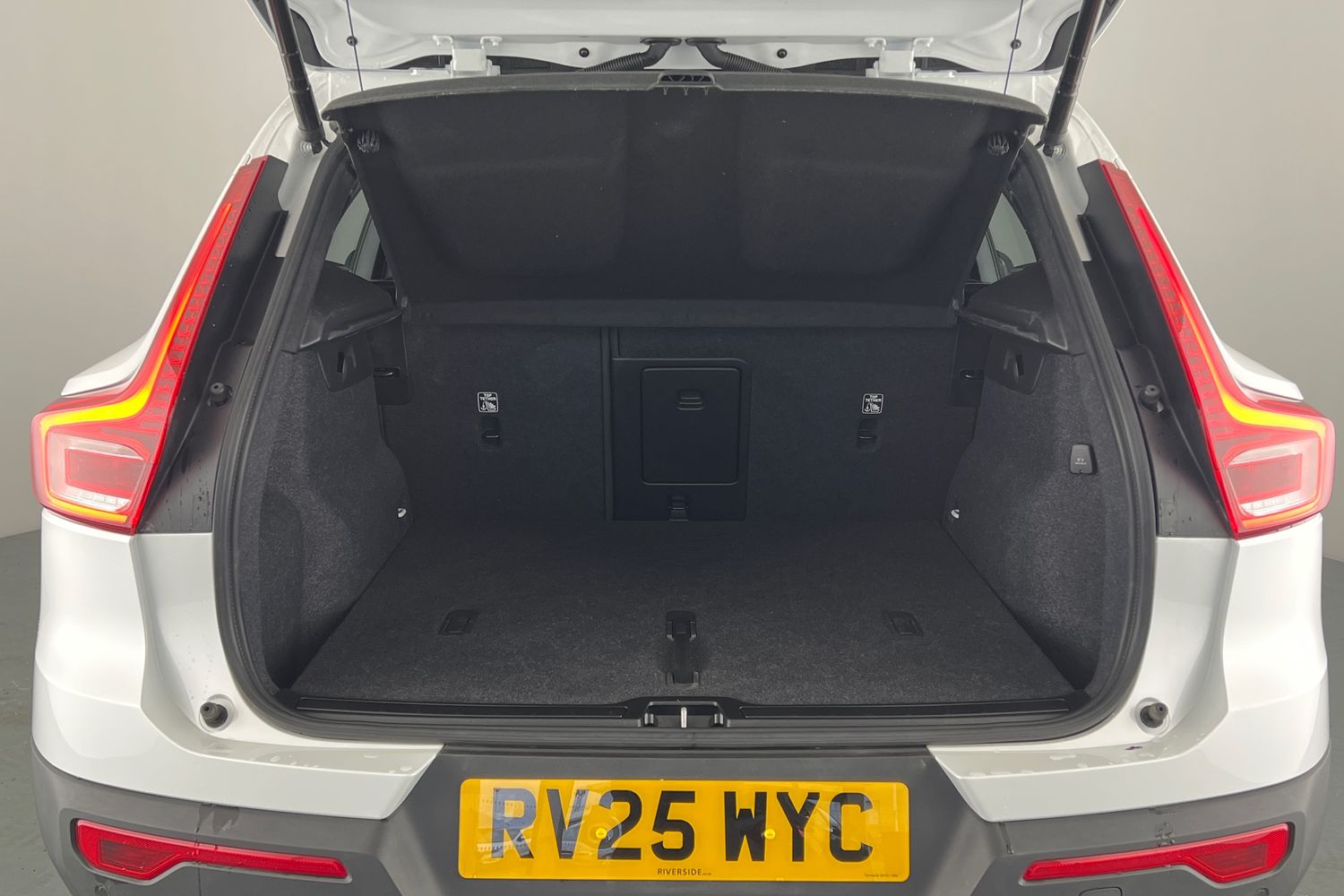 Used Volvo XC40 2025 for sale - 76652347: Photo 8