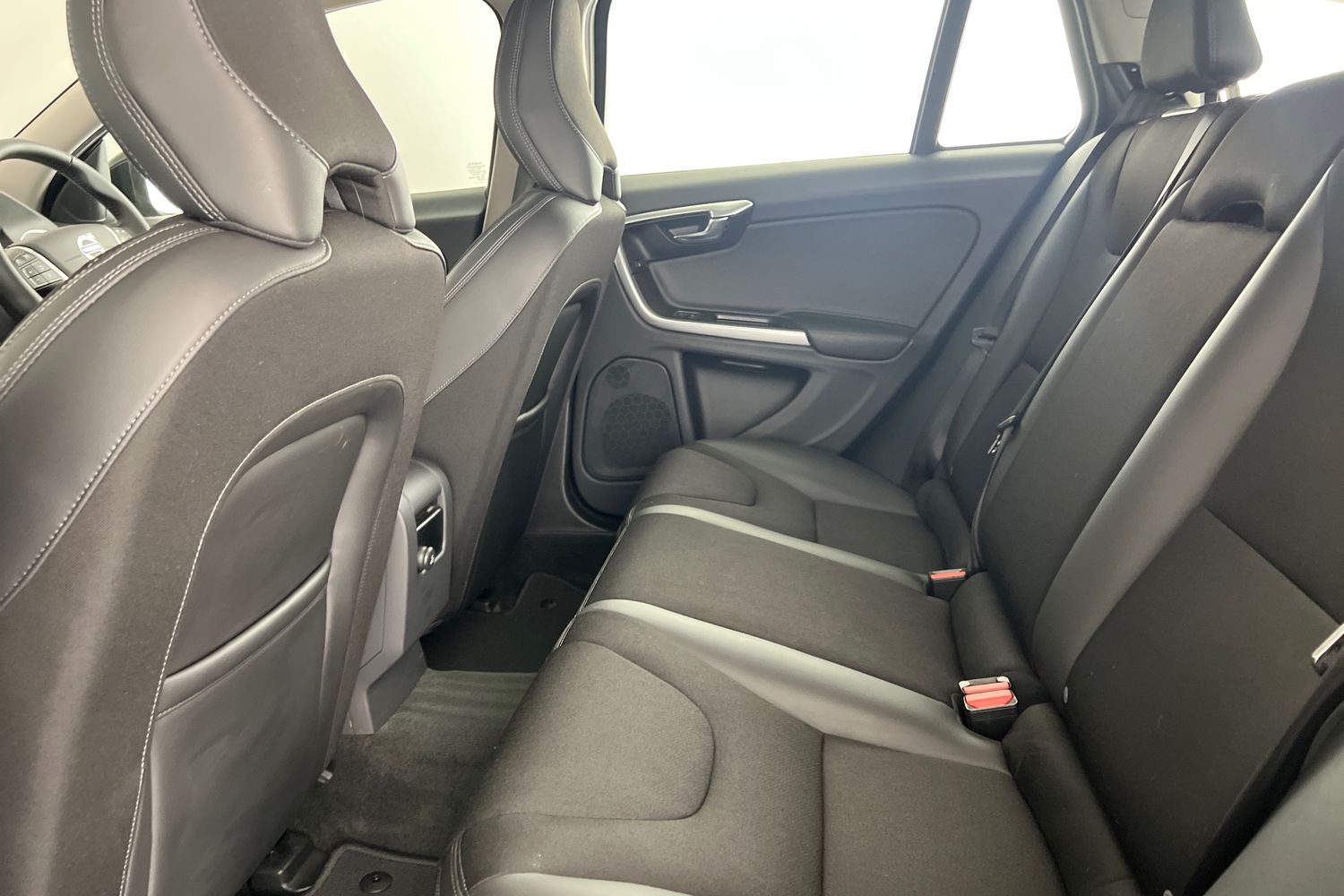 Used Volvo V60 2015 for sale - 76234051: Photo 17