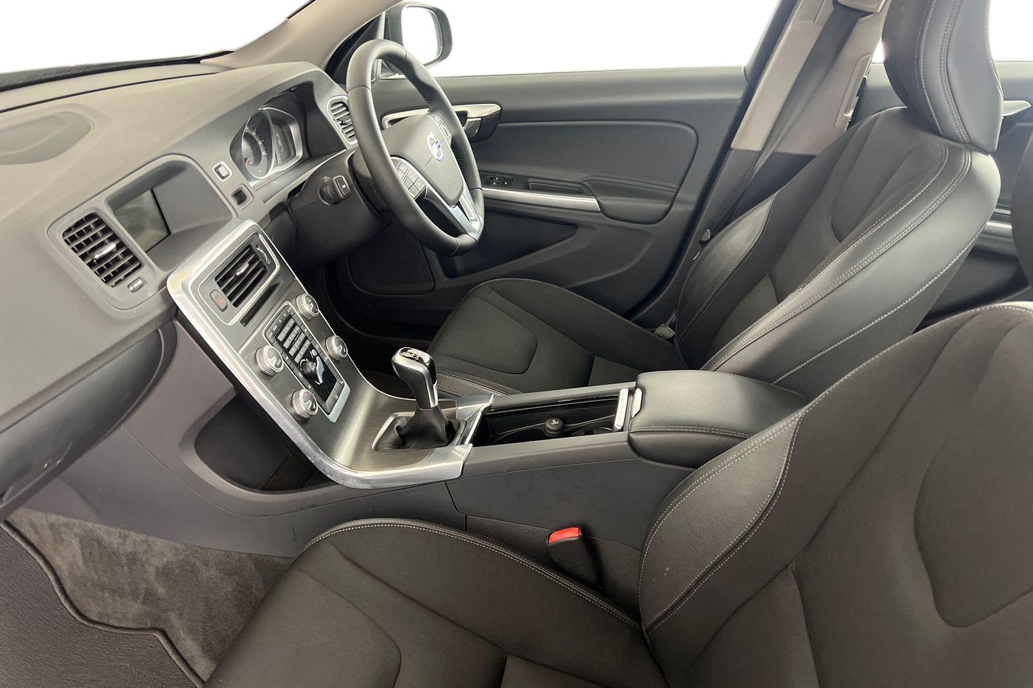 Used Volvo V60 2015 for sale - 76234051: Photo 2