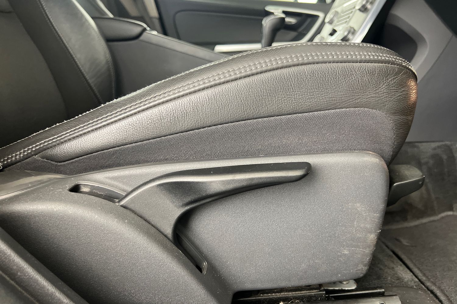 Used Volvo V60 2015 for sale - 76234051: Photo 27