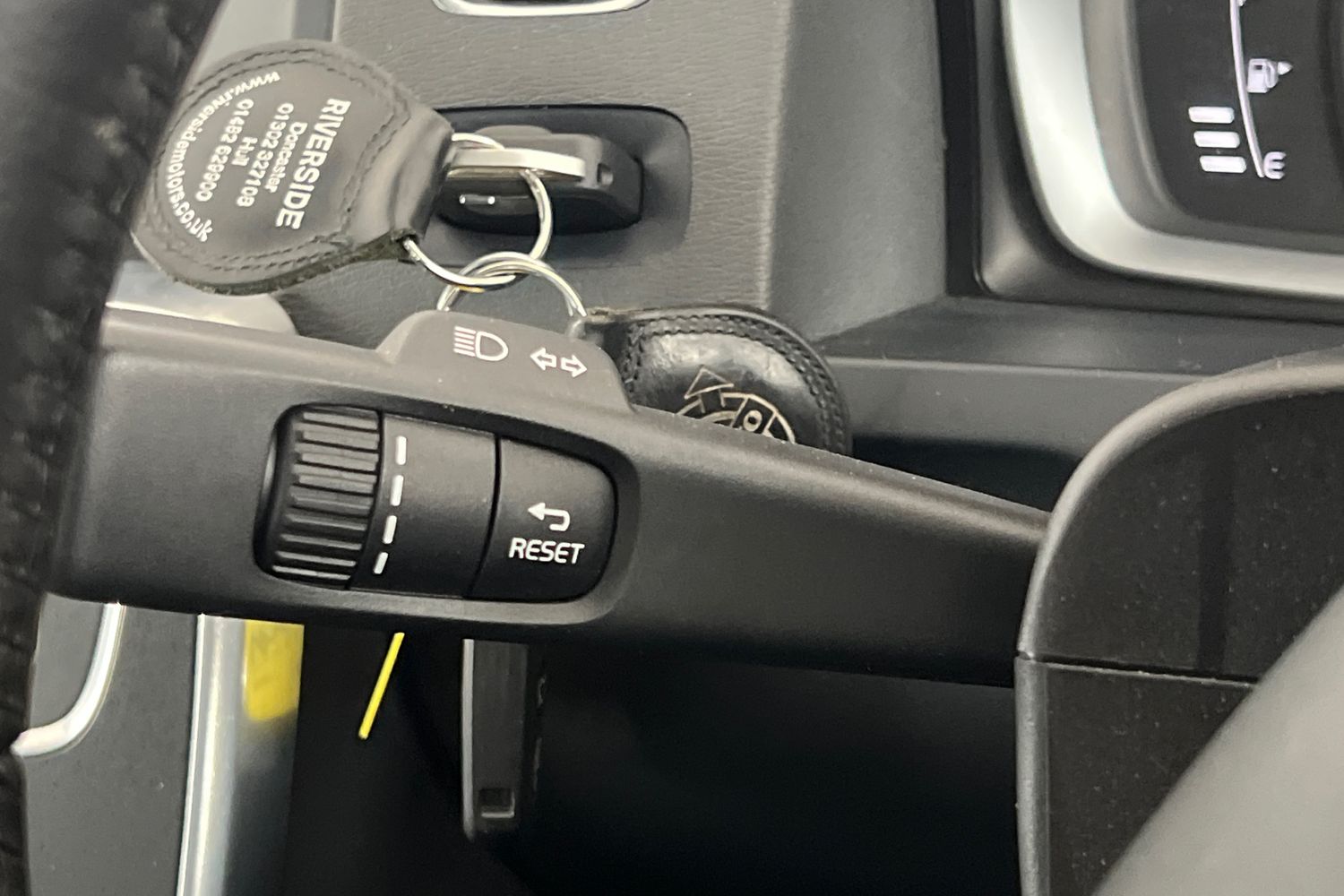 Used Volvo V60 2015 for sale - 76234051: Photo 31