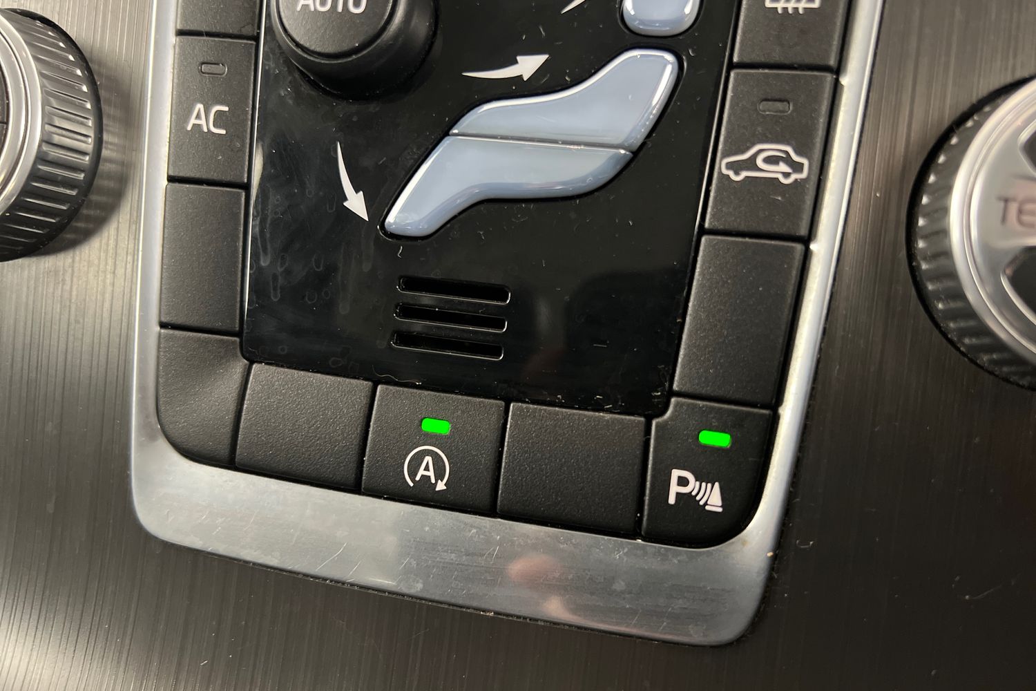 Used Volvo V60 2015 for sale - 76234051: Photo 34