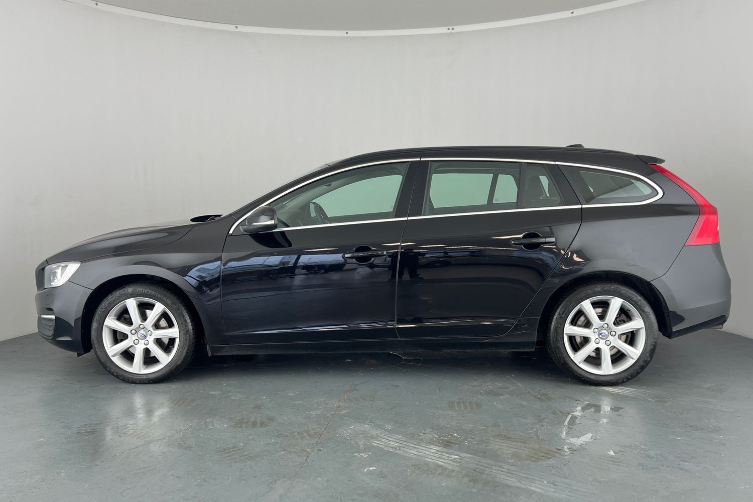 Used Volvo V60 2015 for sale - 76234051: Photo 36