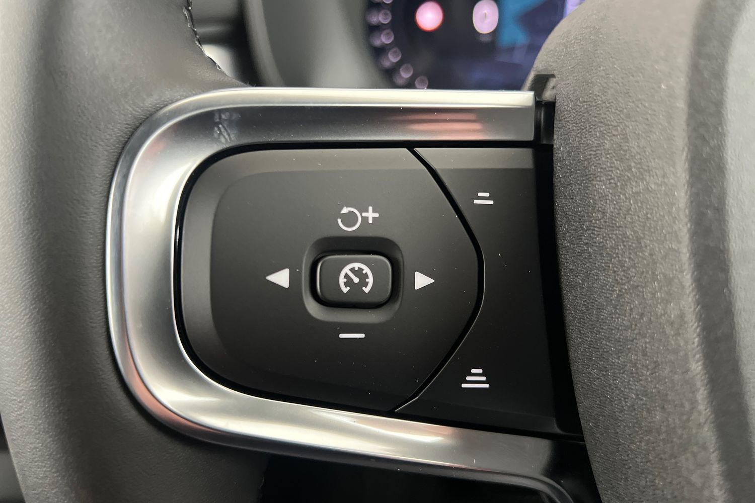 Used Volvo XC40 2025 for sale - 77210240: Photo 11