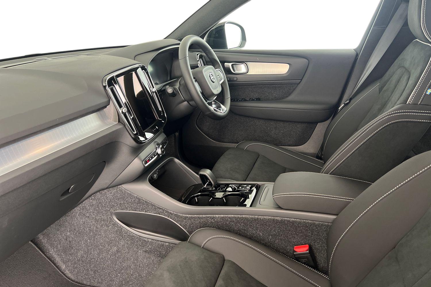 Used Volvo XC40 2025 for sale - 77210240: Photo 2