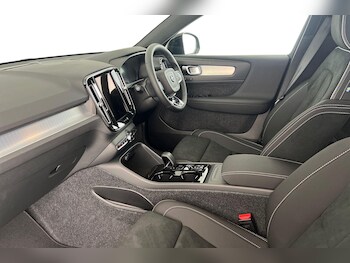 Used Volvo XC40 2025 for sale - 77210240: Photo
