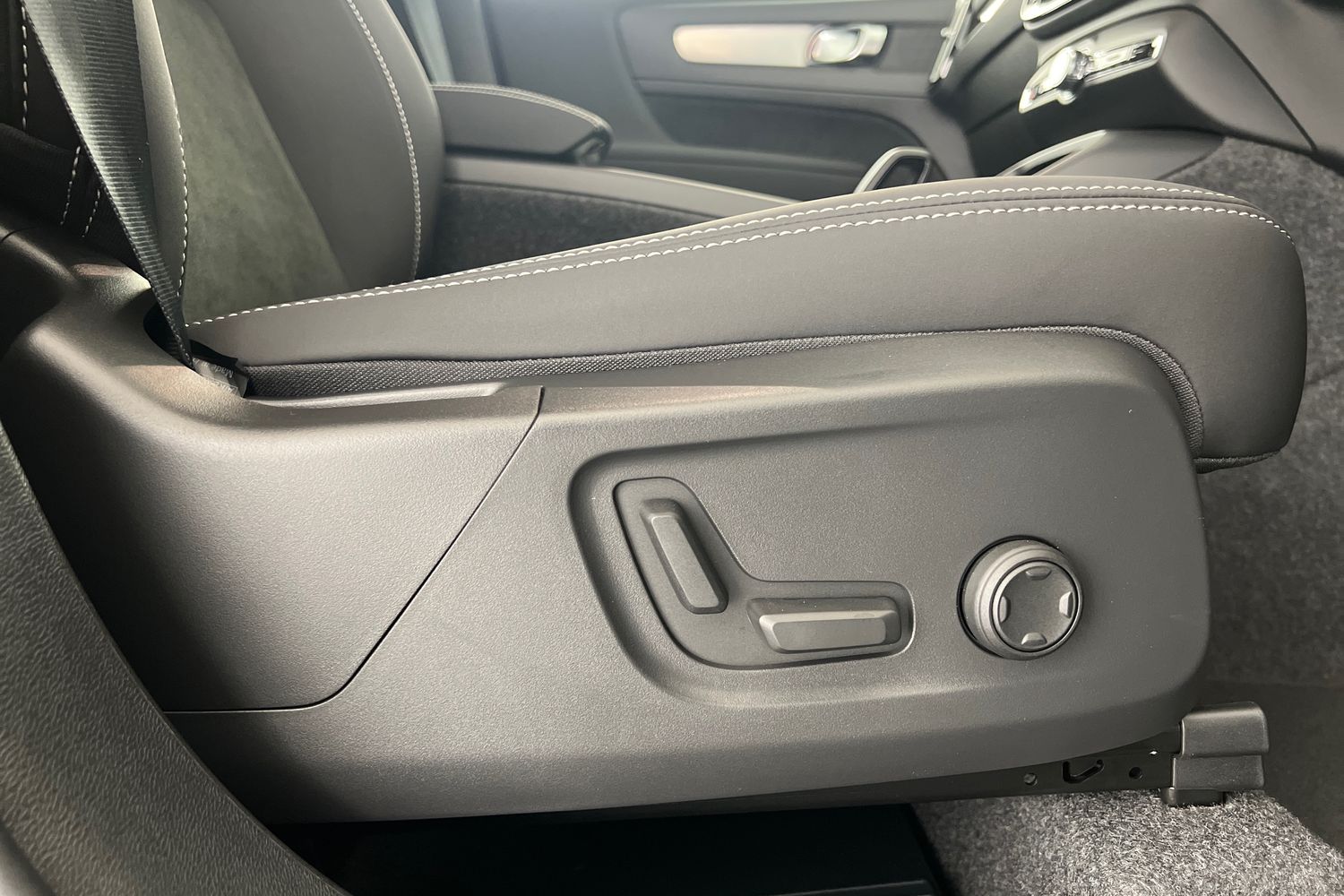 Used Volvo XC40 2025 for sale - 77210240: Photo 31