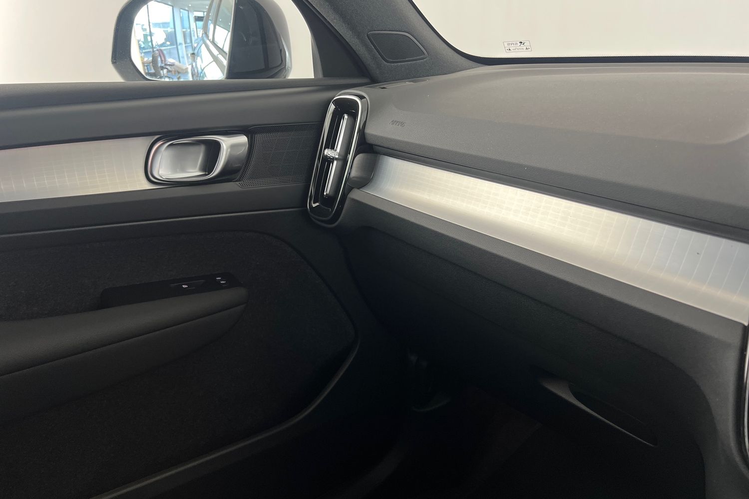 Used Volvo XC40 2025 for sale - 77210240: Photo 32