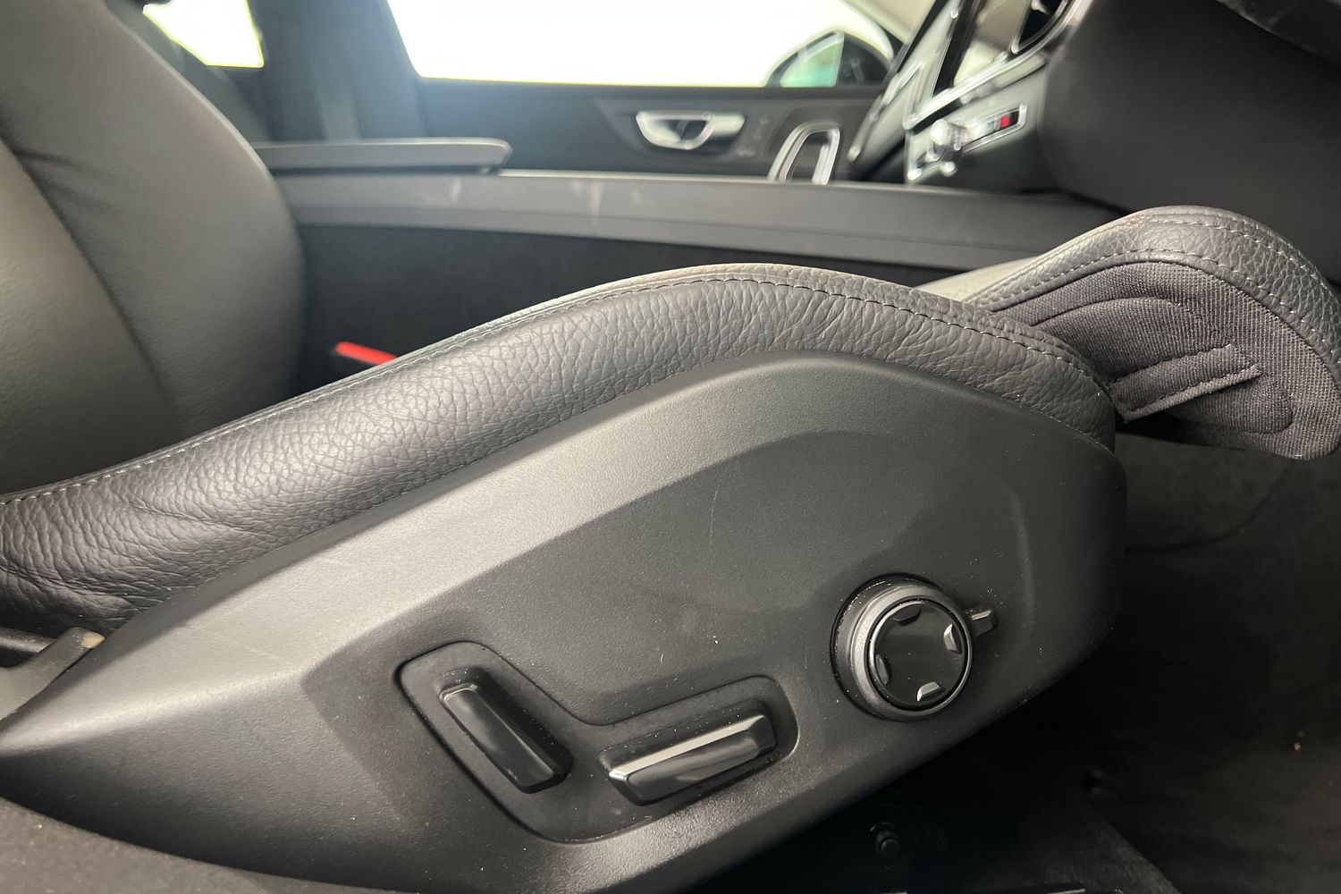 Used Volvo V60 2025 for sale - 77380963: Photo 33