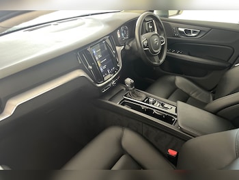 Used Volvo V60 2018 for sale - 75440049: Photo