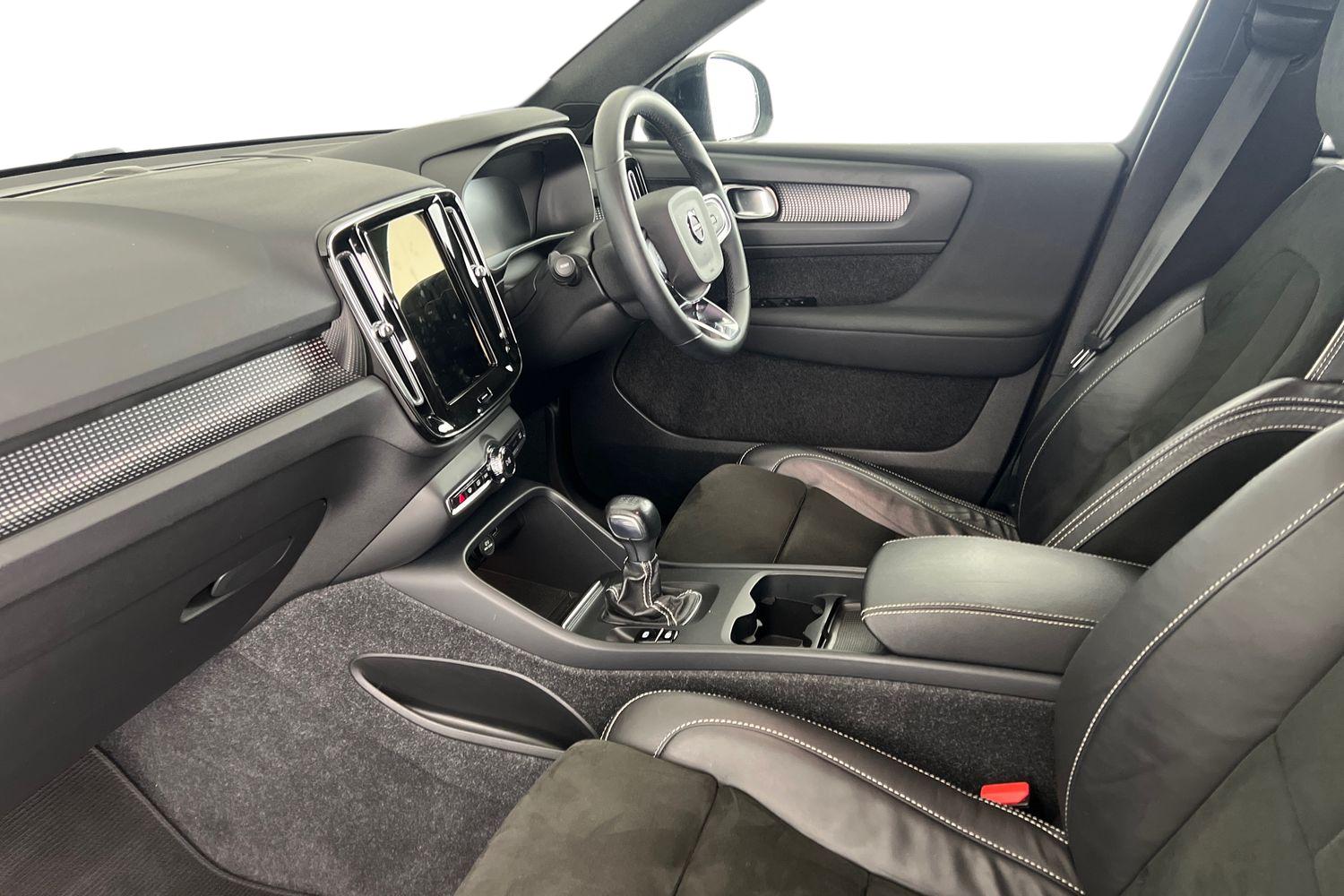 Used Volvo XC40 2021 for sale - 76796336: Photo 2