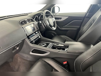 Used Jaguar F-Pace 2017 for sale - 76316925: Photo