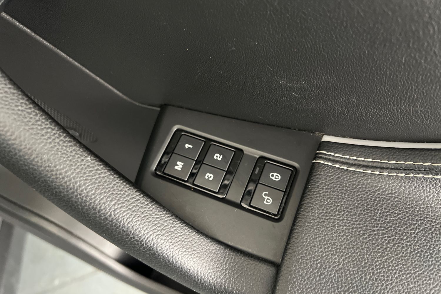 Used Jaguar F-Pace 2017 for sale - 76316925: Photo 32