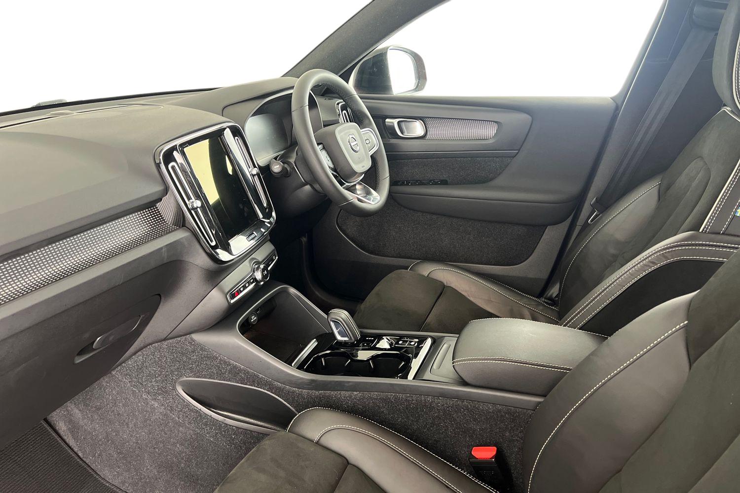 Used Volvo XC40 2022 for sale - 76234122: Photo 2