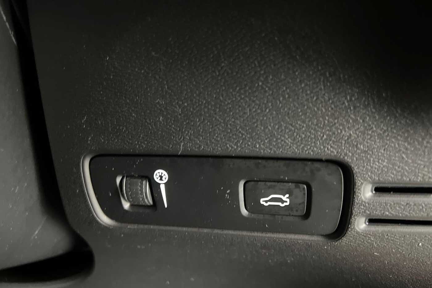 Used Volvo XC40 2022 for sale - 76234122: Photo 32