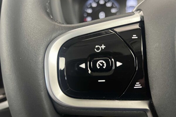Used Volvo V60 2022 for sale - 75641135: Photo 11