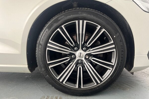 Used Volvo V60 2022 for sale - 75641135: Photo 5