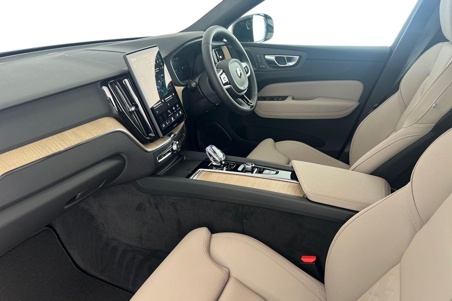 Used Volvo XC60 2025 for sale - 76007927: Photo 2