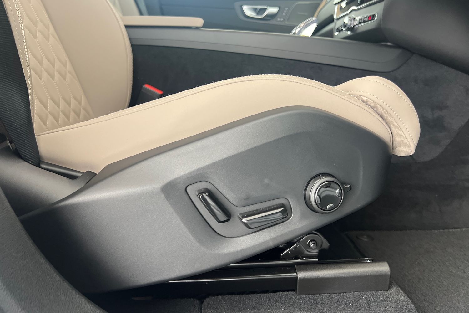 Used Volvo XC60 2025 for sale - 76007927: Photo 31