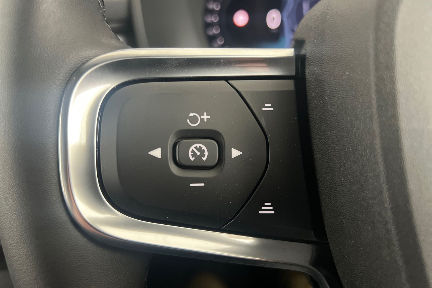 Used Volvo XC40 2025 for sale - 76614946: Photo 11