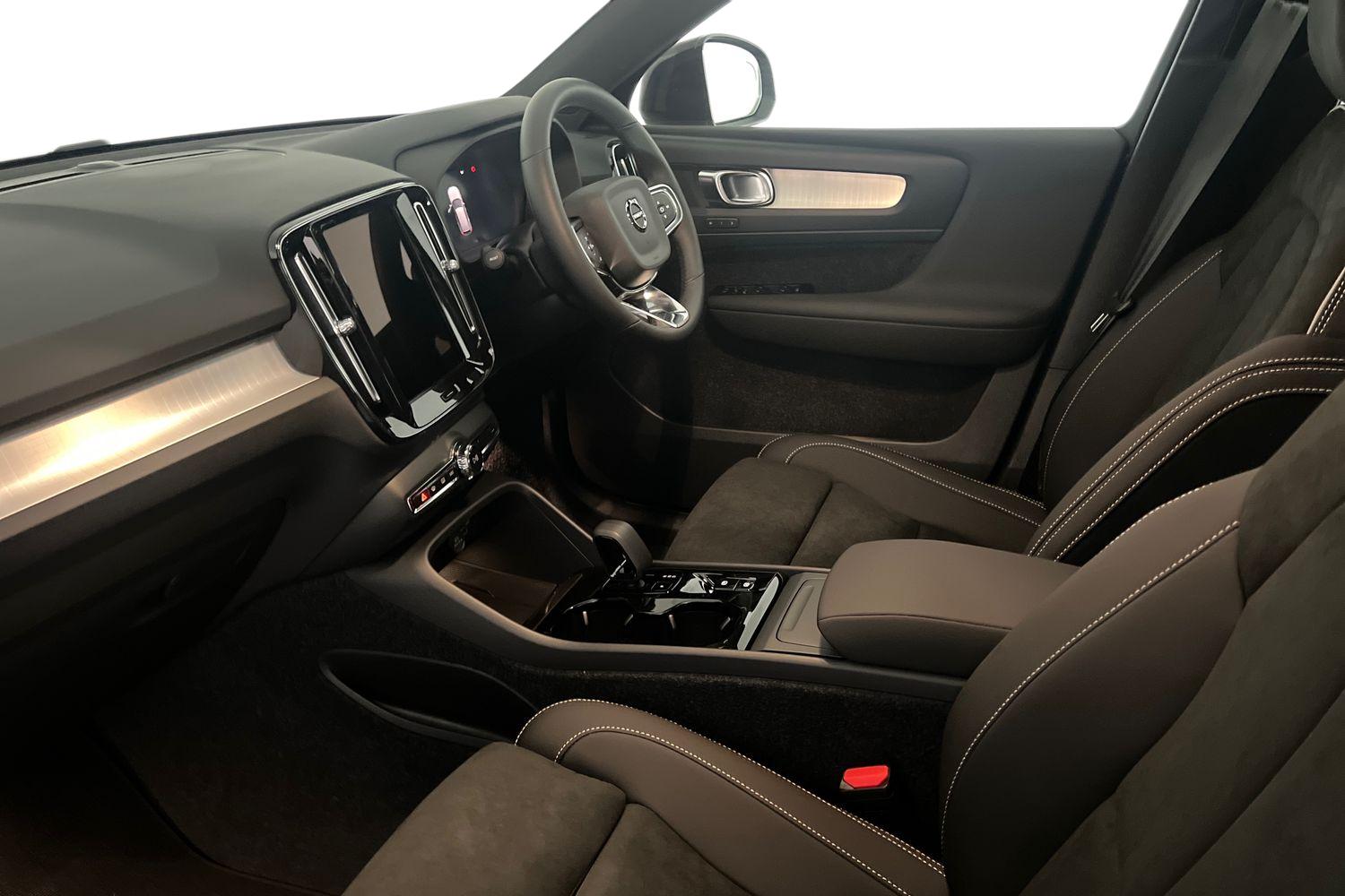 Used Volvo XC40 2025 for sale - 76614946: Photo 2