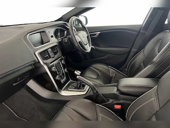 Used Volvo V40 2018 for sale - 79490369: Photo