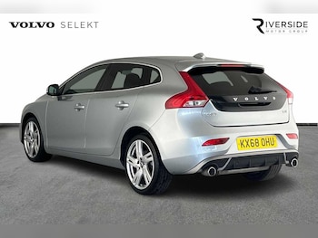 Used Volvo V40 2018 for sale - 79490369: Photo