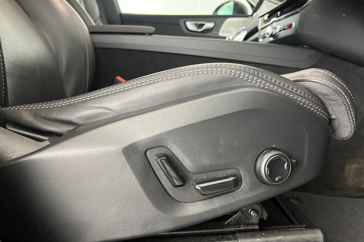 Used Volvo XC60 2025 for sale - 77380970: Photo 30