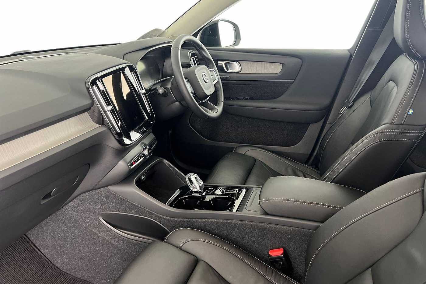 Used Volvo XC40 2023 for sale - 76221774: Photo 2