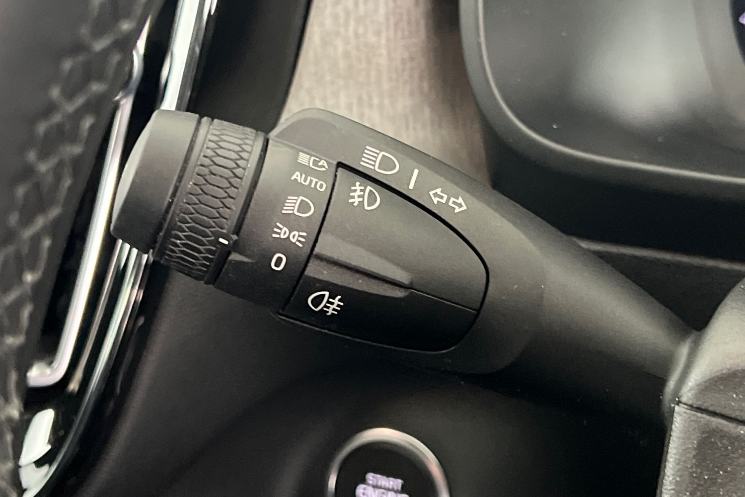 Used Volvo XC40 2023 for sale - 76221774: Photo 37