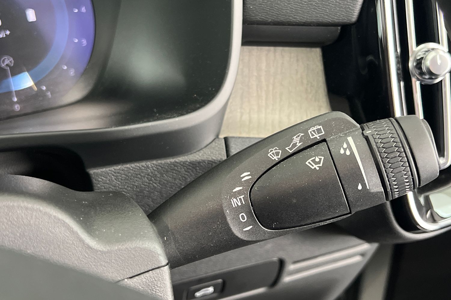 Used Volvo XC40 2023 for sale - 76221774: Photo 38