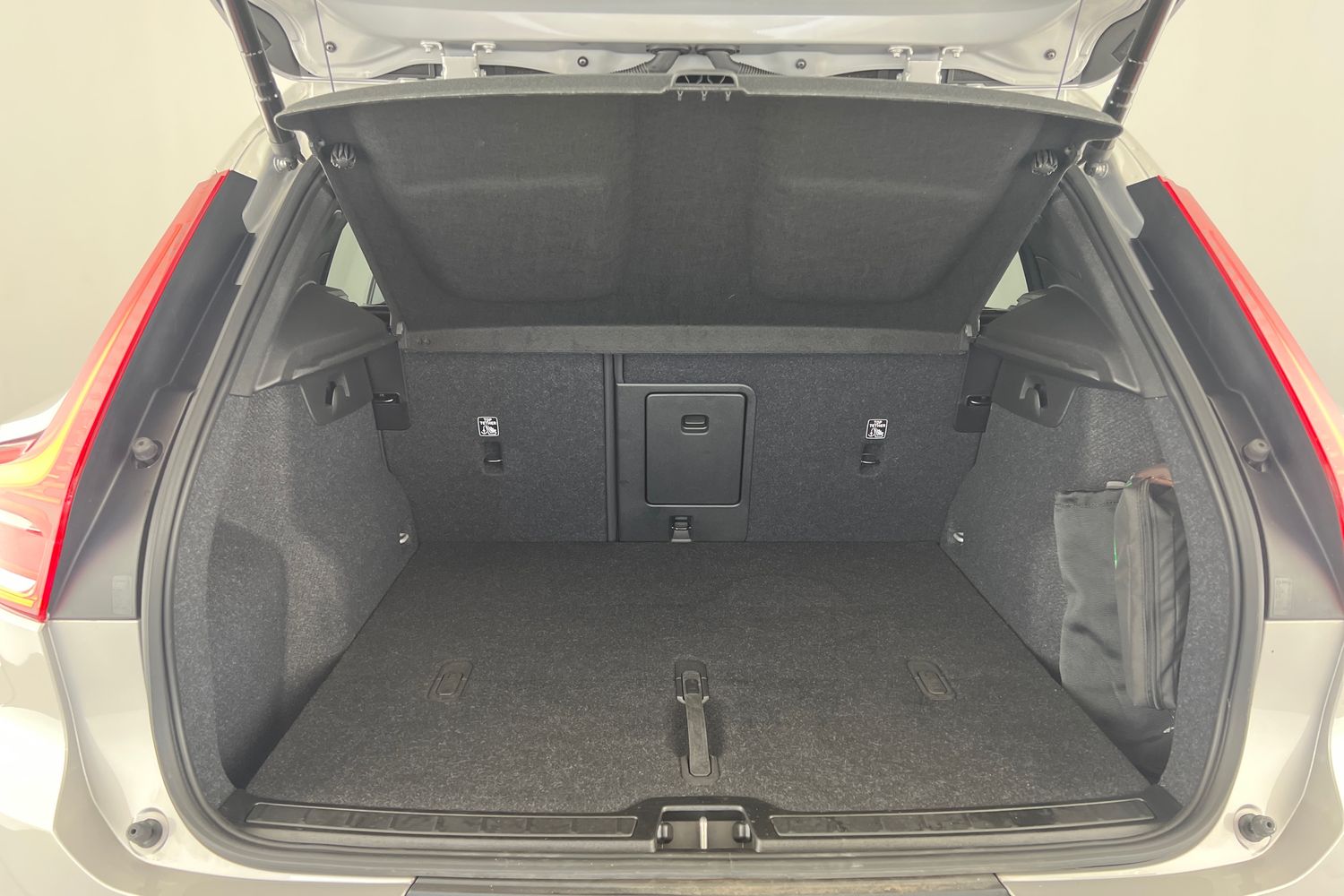 Used Volvo XC40 2023 for sale - 76221774: Photo 8