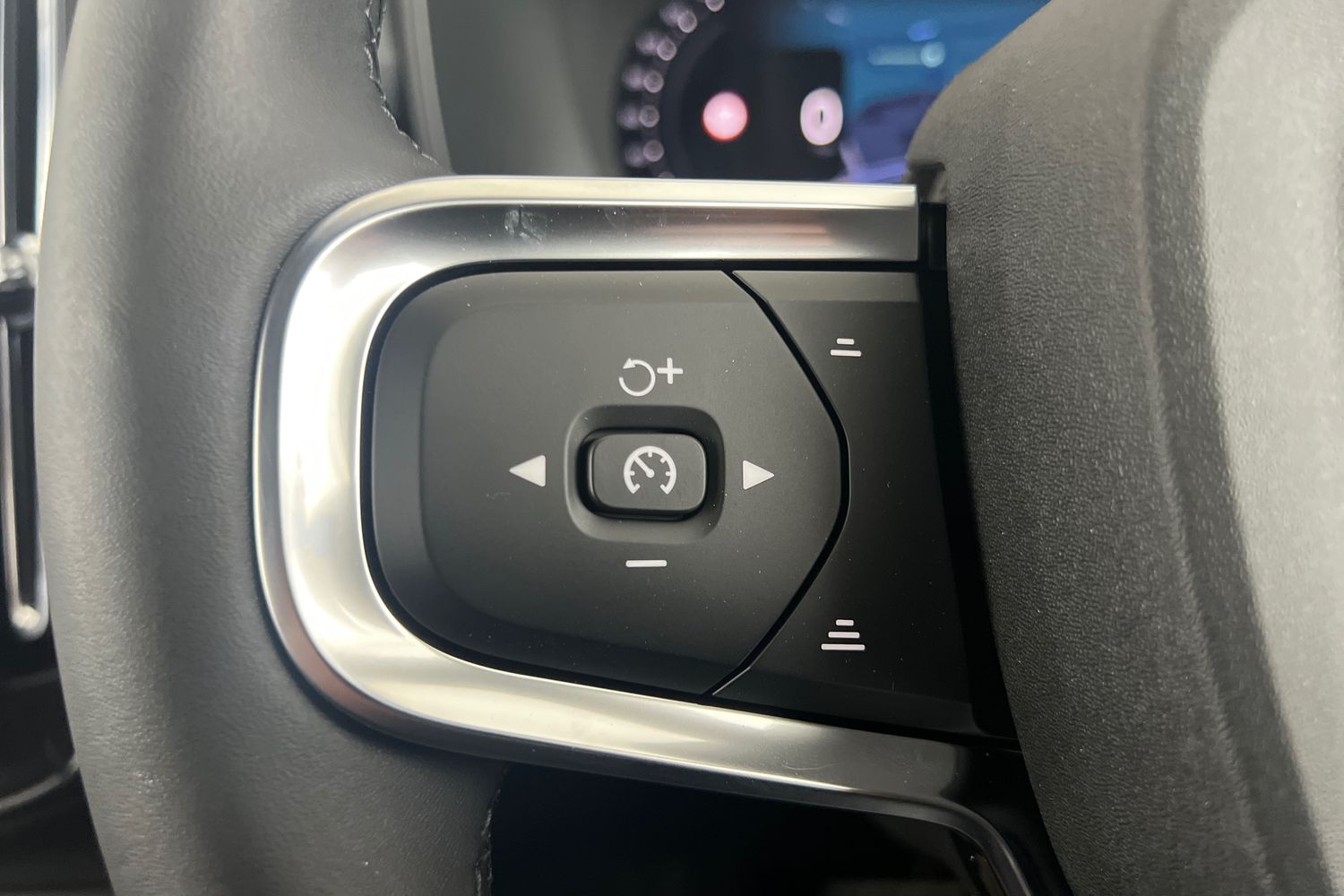 Used Volvo XC40 2025 for sale - 76614945: Photo 11