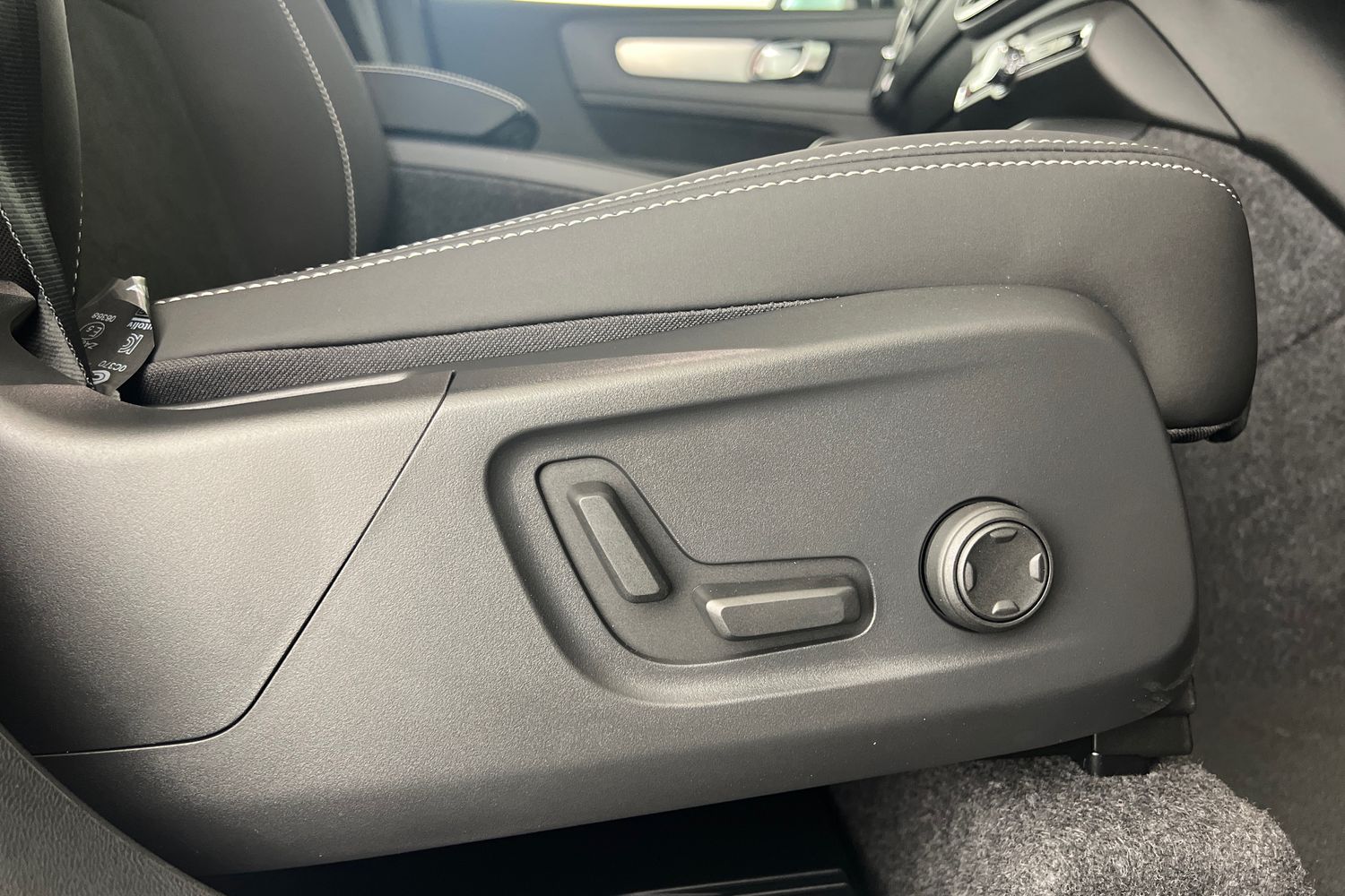 Used Volvo XC40 2025 for sale - 76614945: Photo 31